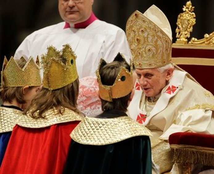 pope_and_small_wise_men_(new_year)